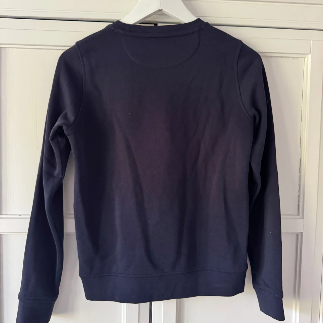 Mörkblå sweatshirt från GANT - 2