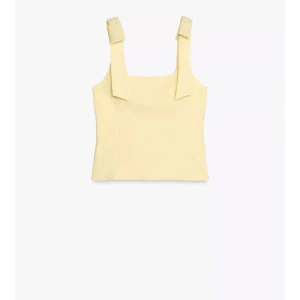 Ljusblå linnetopp med rosettband - Superfin ljusblå linnetopp med breda axelband som knyts i stora rosetter. Toppen har en fyrkantig urringning och figurnära passform som ger en snygg siluett. Perfekt att styla med jeans eller kjol för en trendig look.