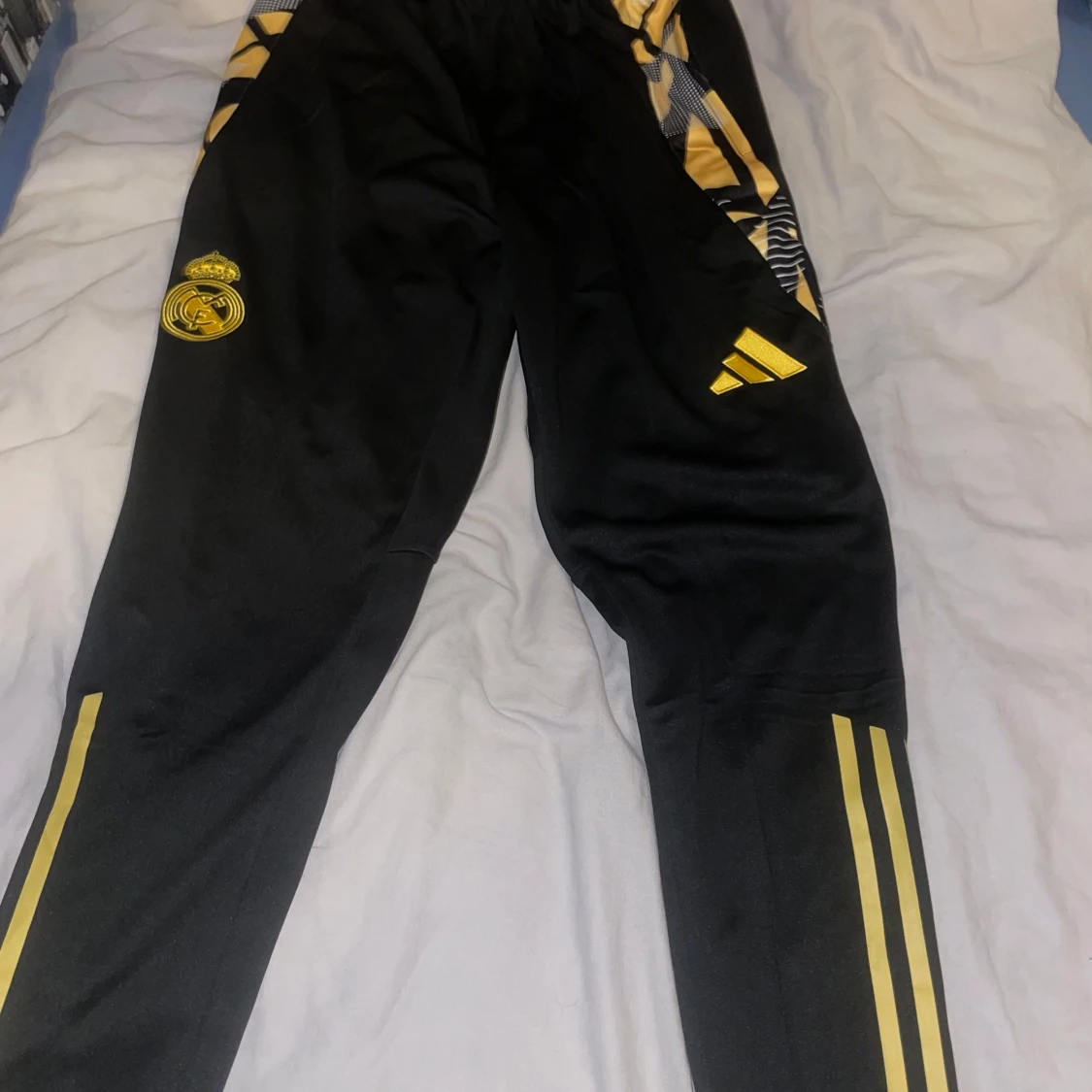 Real Madrid träningsbyxor Adidas svart/gul