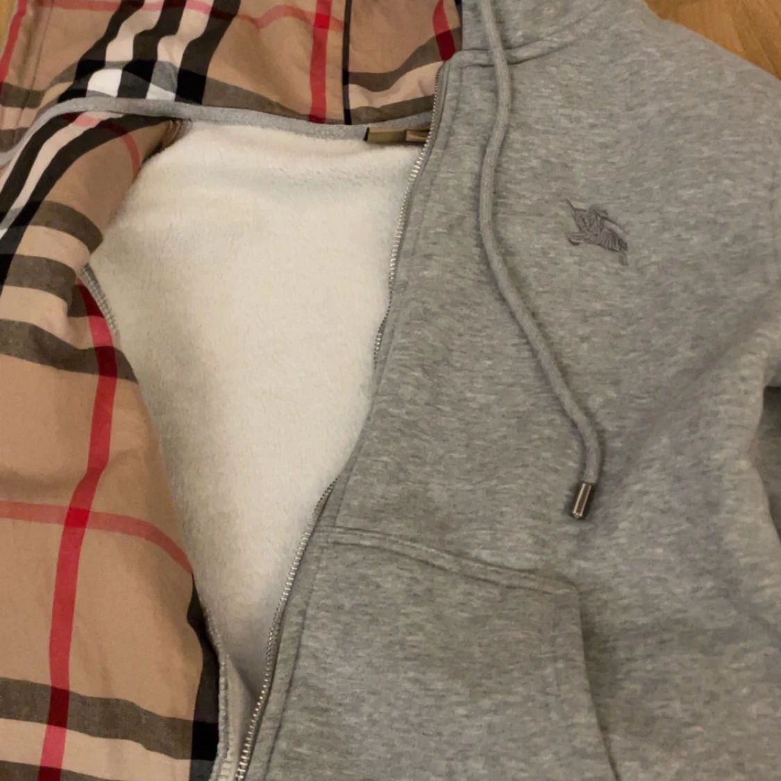 Grå hoodiejacka från Burberry - 1