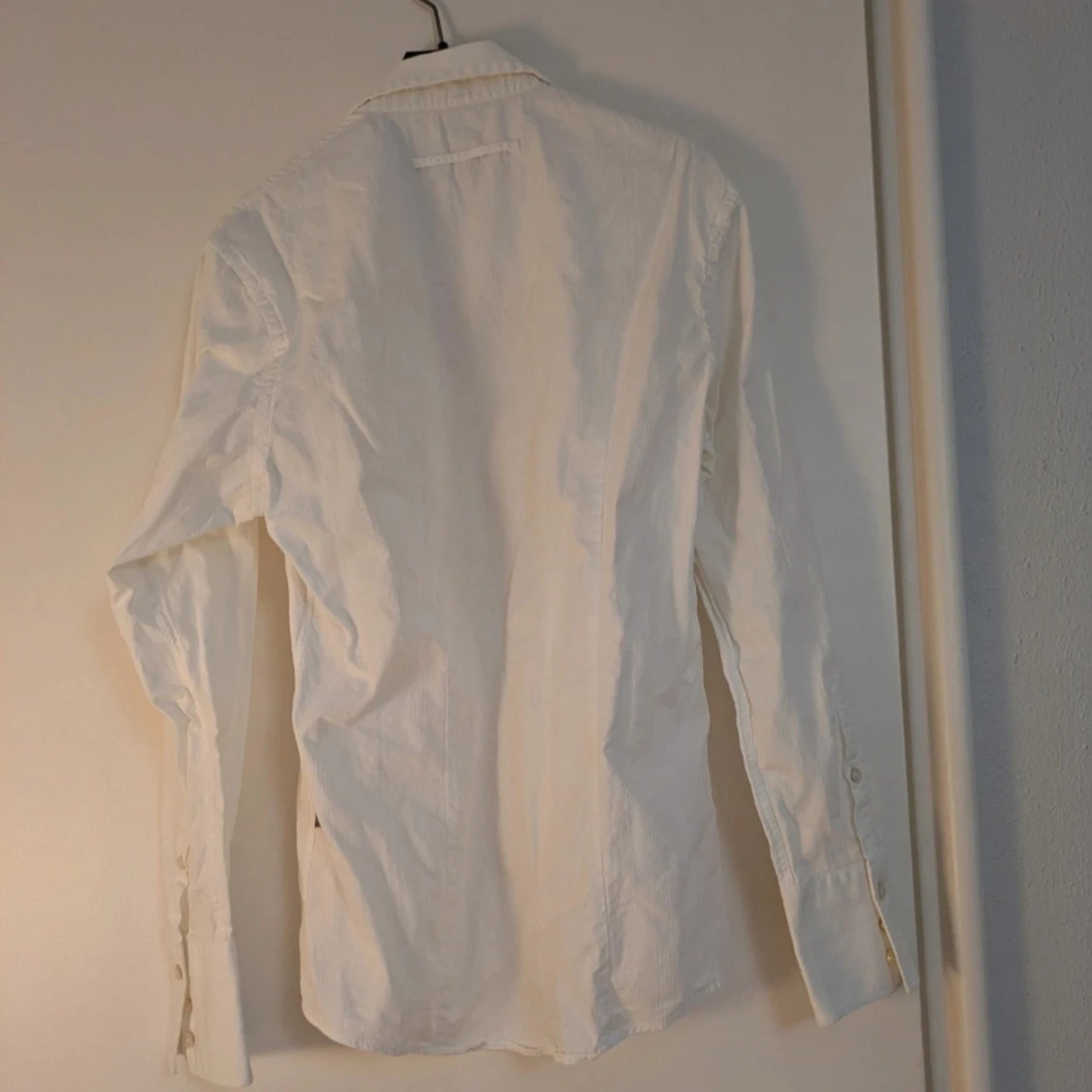 Vit skjorta från Mexx med struktur - 1