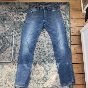 Ralph Lauren jeans, OVANLIG MODELL - Säljer mina Ralph Lauren jeans som är otroligt sällsynta! Storlek W34 L32. Säljs inte längre på deras hemsida. Byxorna är i otroligt skick! Vill du se fler bilder, skicka ett PM!😉😉