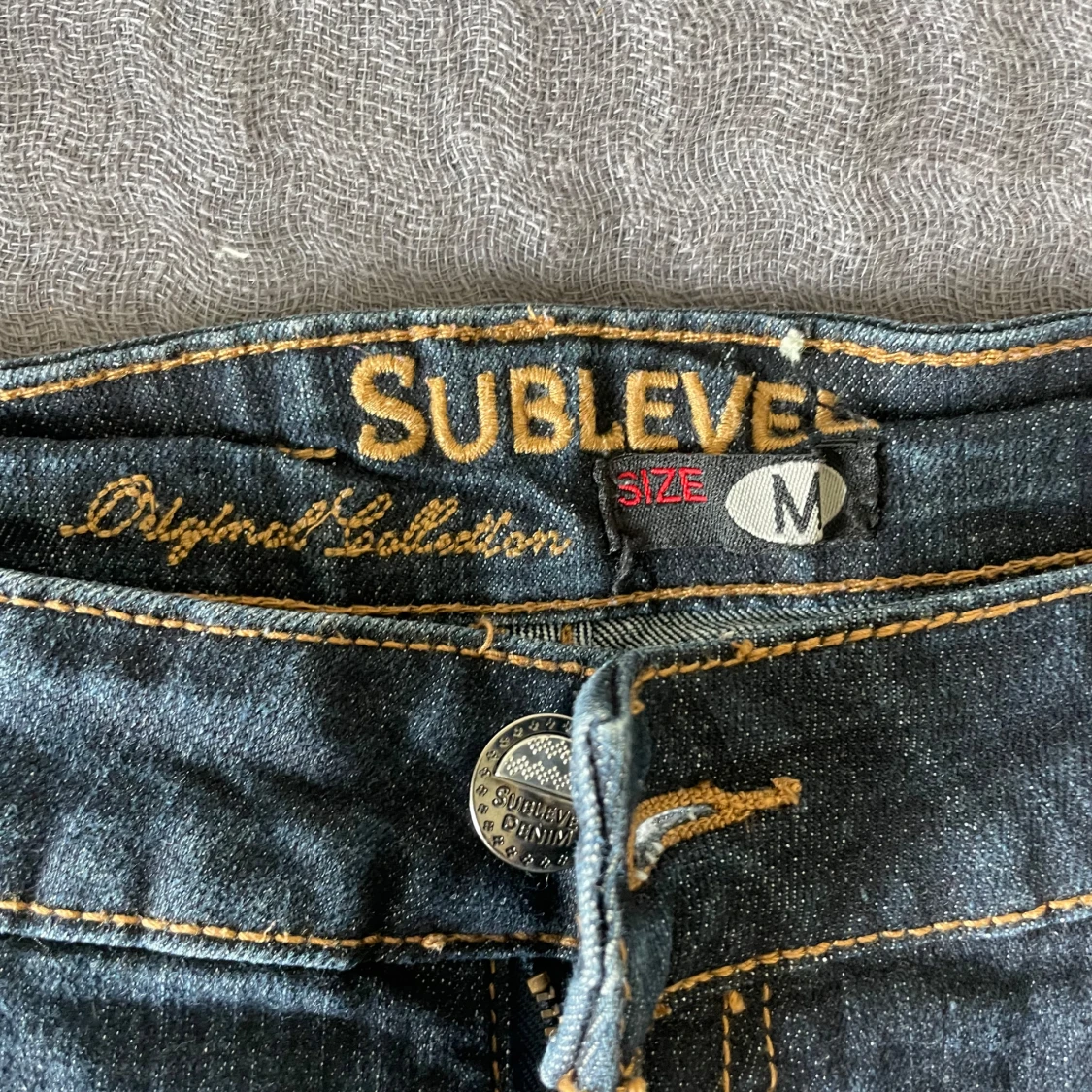 Mörkblå lågmidjade jeansshorts  - 3