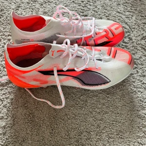 PUMA ULTRA 5 -  fotbollsskor - Säljer fotbollskor i nytt skick, endast använda en gång✨Nypris - 2599