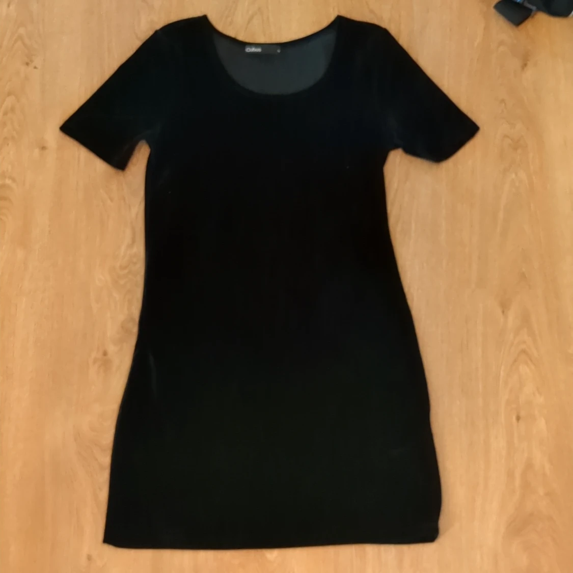 Svart sammetsklänning från Cubus stl. S