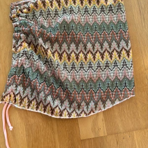 Missoni material kjol  - Helt ny Missoni material kjol med knytning på sidan! Pris kan diskuteras💓