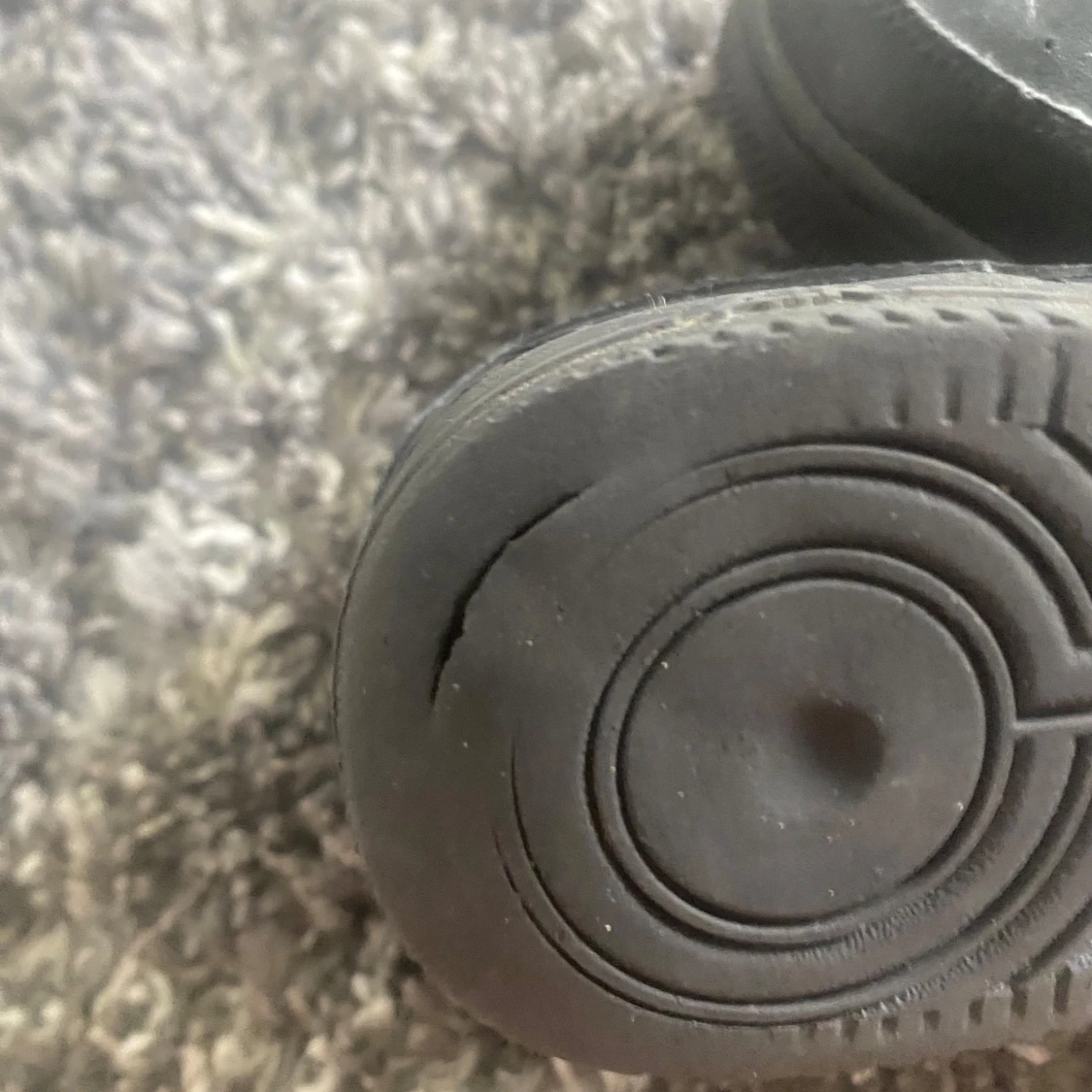 Klassiska Svarta sneakers strl 39 - 2