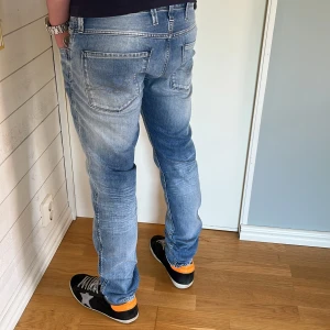 Replay anbass jeans  - Replay Jeans | skick 9/10 | Storlek 33/32| Pris - 499kr | Modellen är ca 178cm lång | Hör av dig vid minsta fråga eller fundering!!