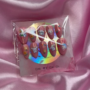 PinkSan(S);Short Almond;Curved - S: 15 mm, 11,5 mm, 12 mm, 11 mm, 9 mm 