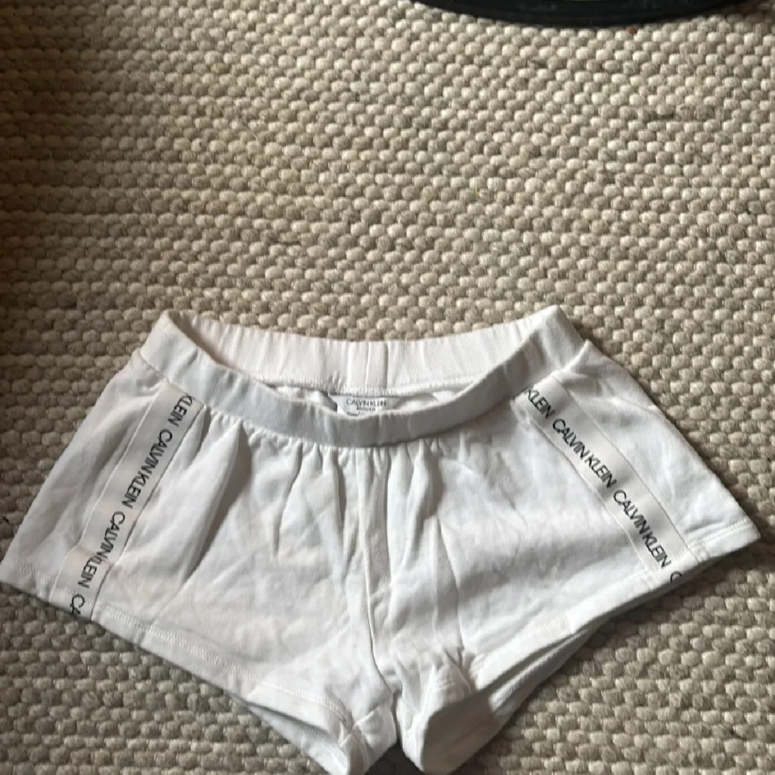 Vita lågmidjade shorts från Calvin Klein i bomull - 2