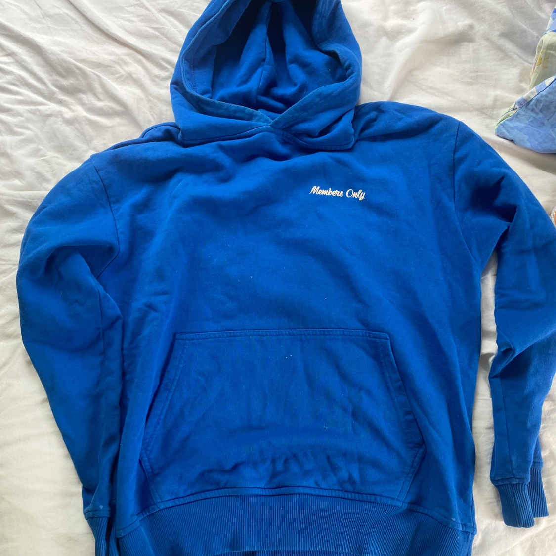 Blå hoodie Members Only x Aveny