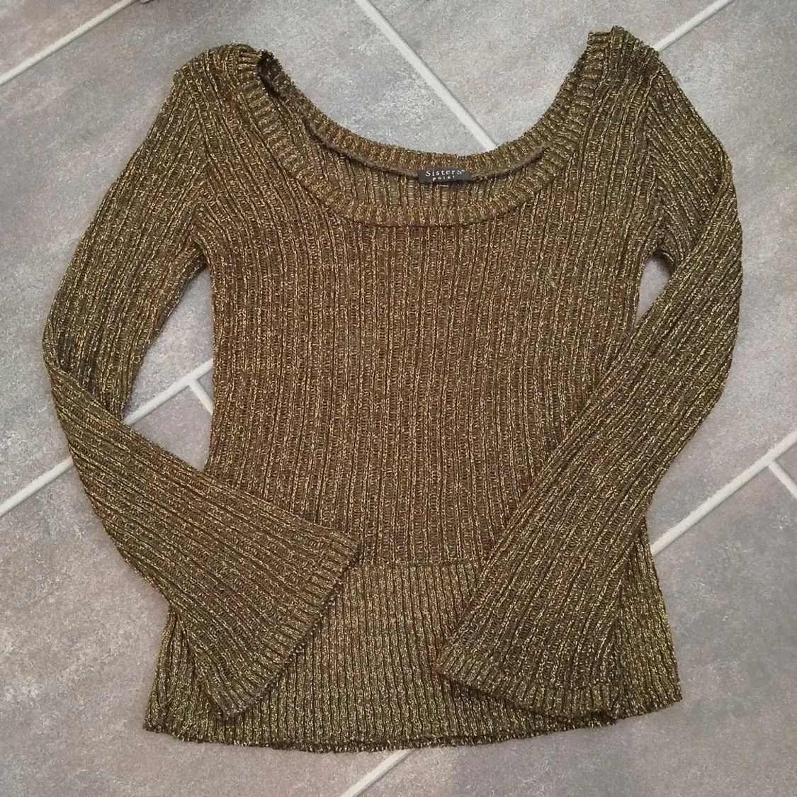 Guldig ribbad tröja Sisters Point