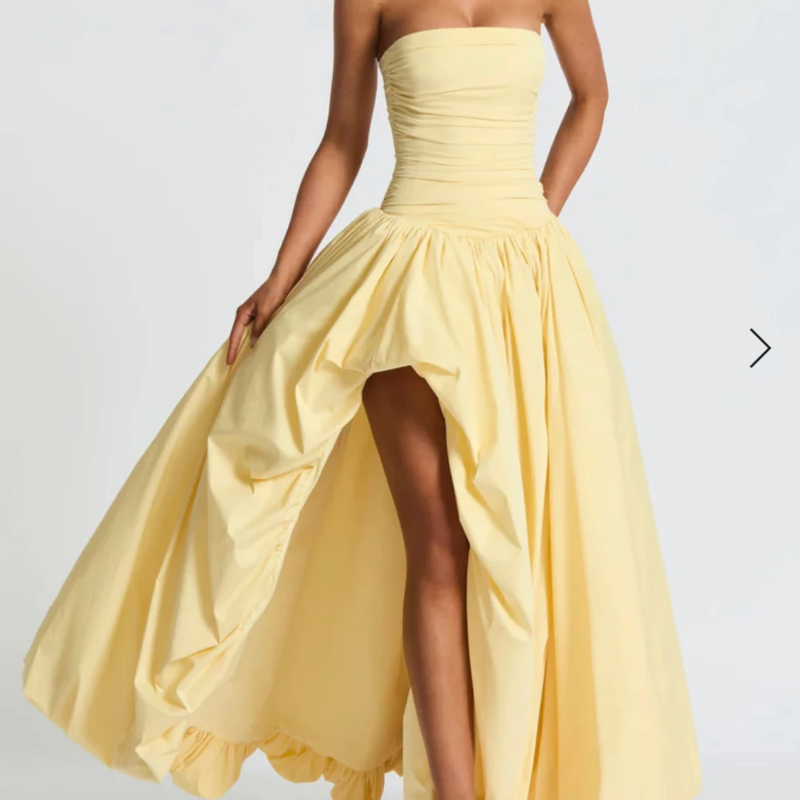 Ljusgul långklänning med snörning