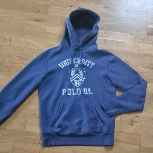 Ralph lauren hoodie - Mörkblå hoodie från Polo Ralph Lauren | riktigt sällsynt går knappt o få tag på | nästintill nyskick | skriv vid frågor