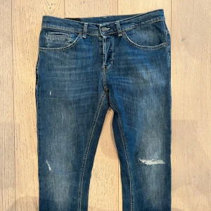Dondup jeans  - Dondup jeans | Skick - 9/10 | Size - W32 | Fraktar via postnord eller instabox på köparens bekostnad | Hör av dig vid minsta fråga eller fundering // RDL