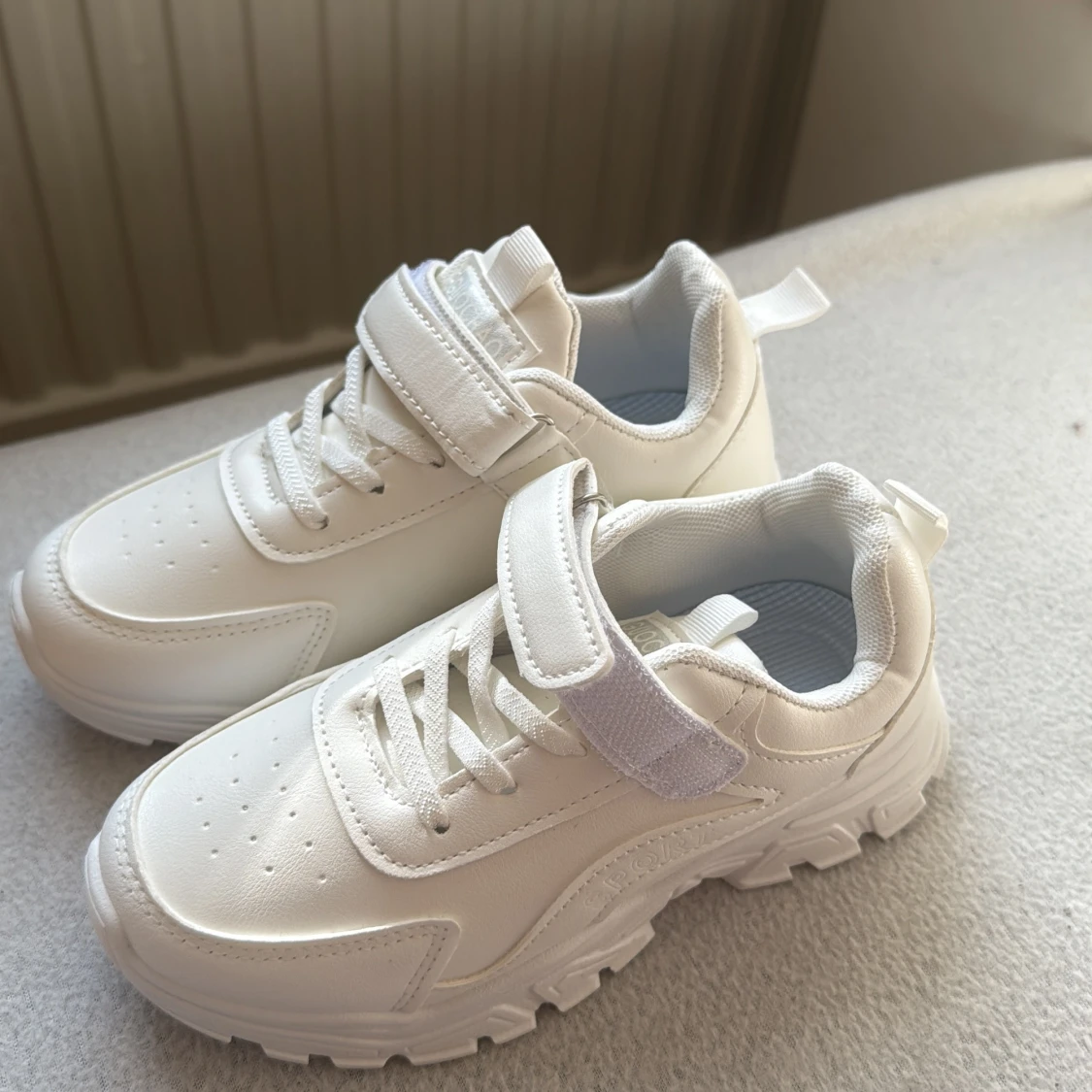Chunky vita sneakers med kardborre - 2