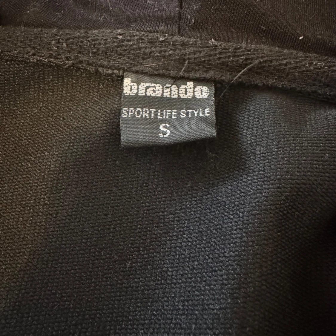 Svart sportjacka med röd rand från Brando - 1