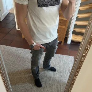 Limitato tshirt storlek M (White) beach bum - Säljer denna sjukt feta limitato tshirten i storlek M. Den är som nyskick och jag säljer den därför att trycket på tröjan inte uppskattades av guzzen. Perfekt tshirt till sommaren🙌🏽🤩 Hör av er vid intresse eller frågor/bilder🤪