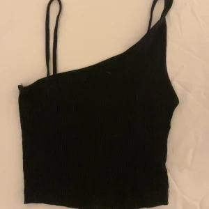 Svart linne  - Svart linne i storlek S💋 från Zara 