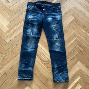 Dsquared2 jeans - Äkta dsquared2 byxor, nypris 5500kr. Storlek 44