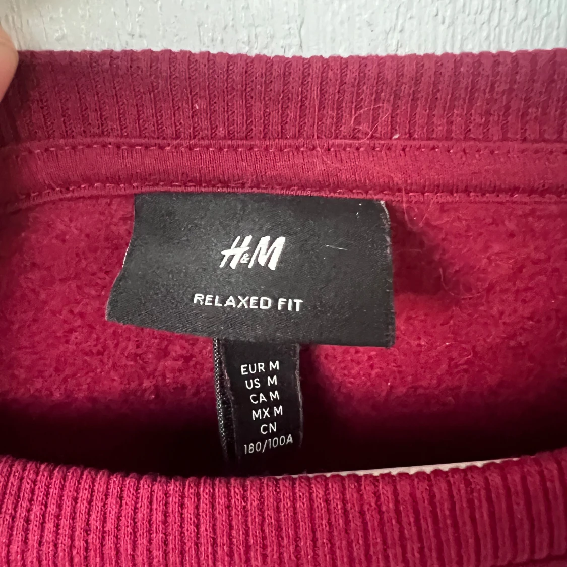 Mörkröd sweatshirt från H&M - 2