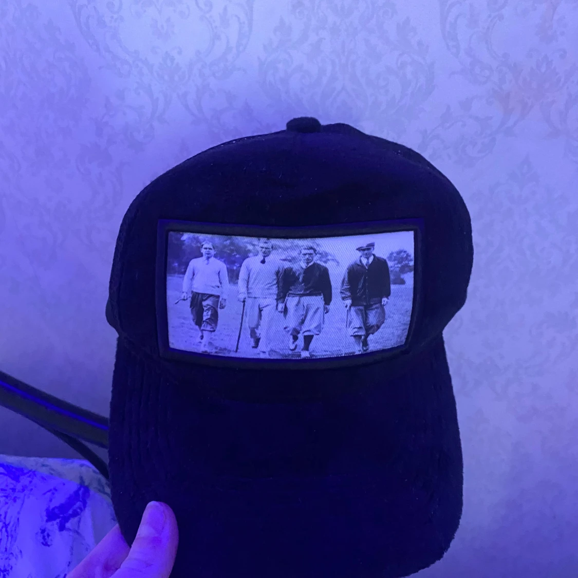Svart keps med vintagefoto - 1