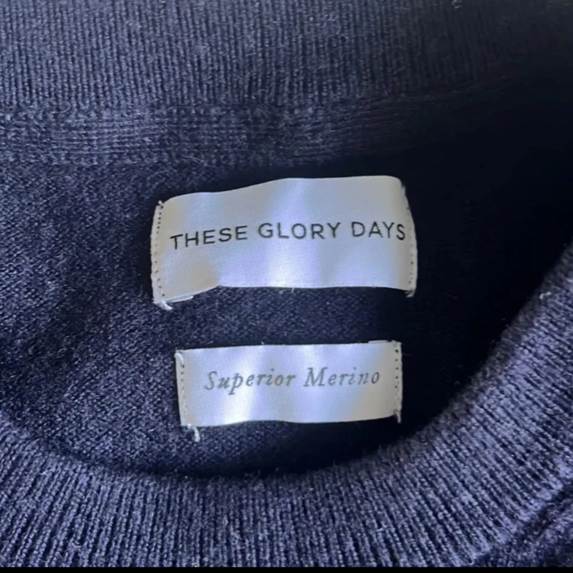 Mörkblå merinoullströja från These Glory Days - 2