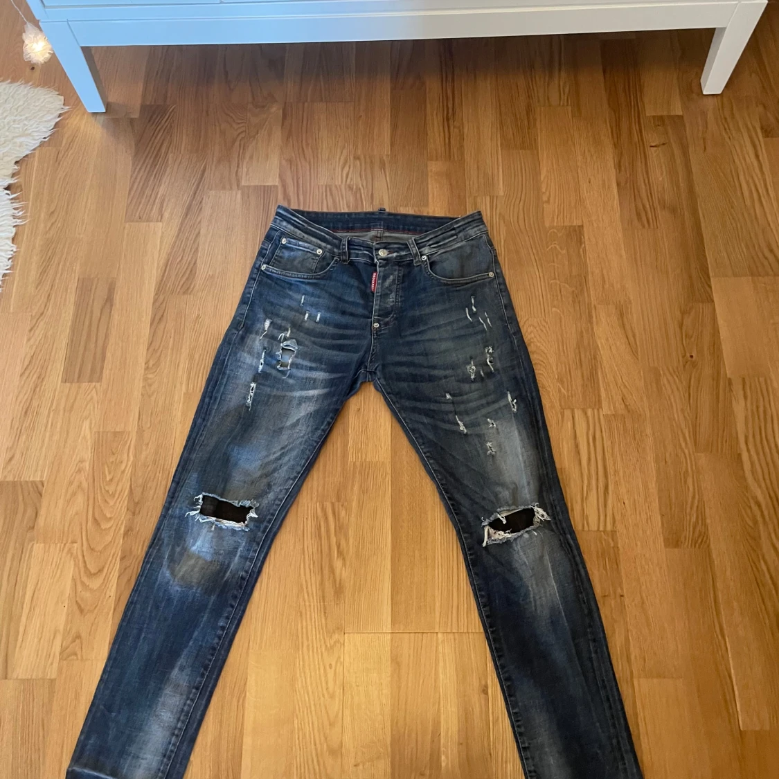 Dsquared2 jeans med slitningar
