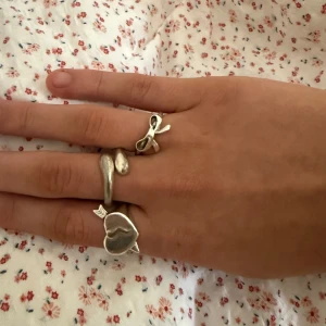 L8Hasselblad silverring 925 - Säljer min rosettring från L8Hasselblad. Nypris 700 kr. Äkta silver 