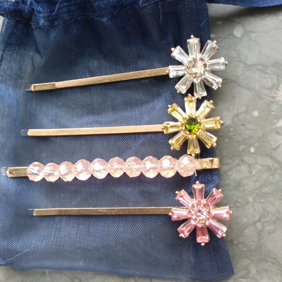 Hårspännen med pärlor och blommor🌸 - 2