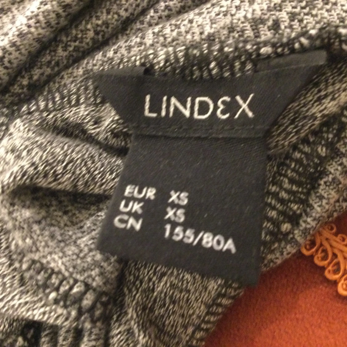 Gråmelerad polotröja från Lindex - 2