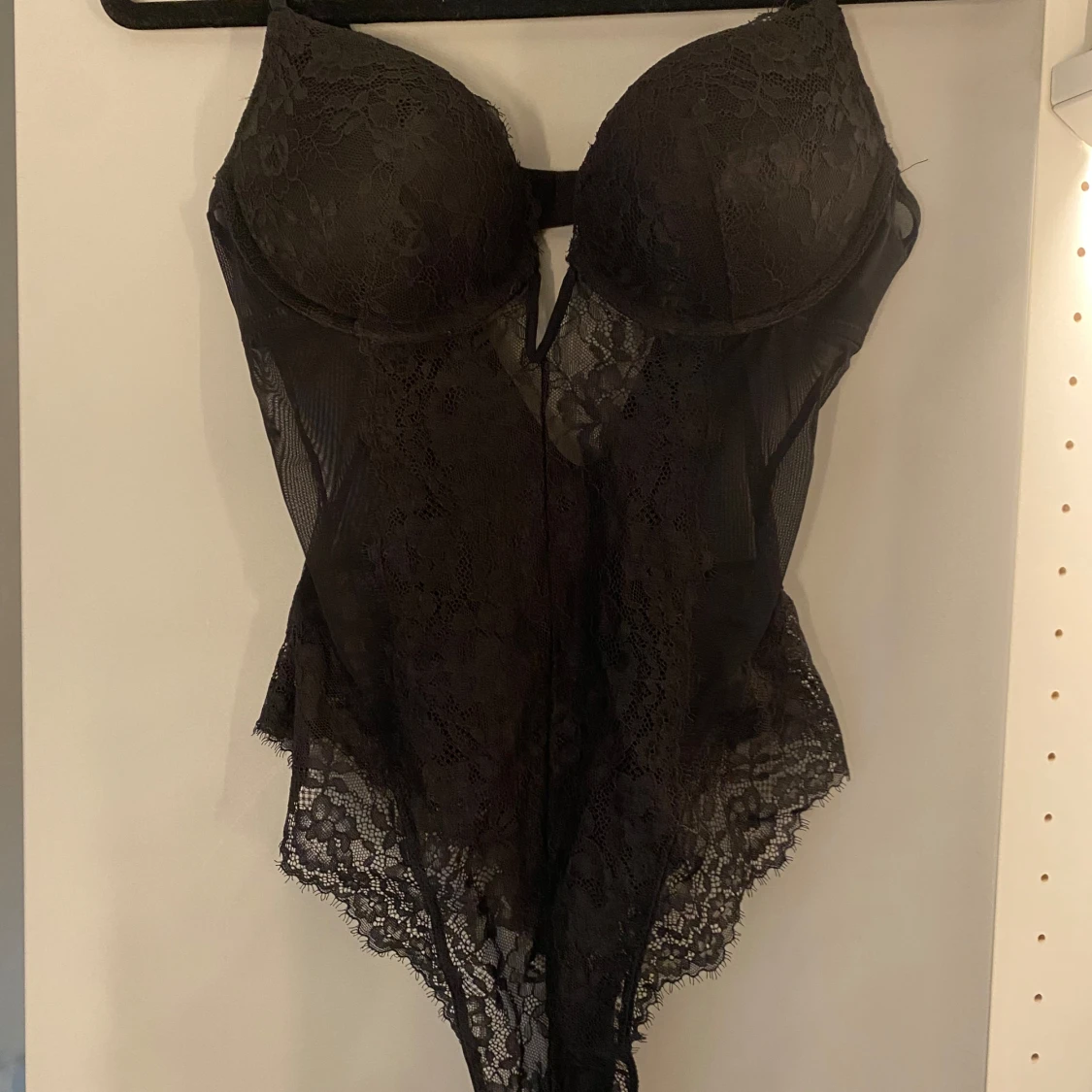 Svart spetsig body - 1