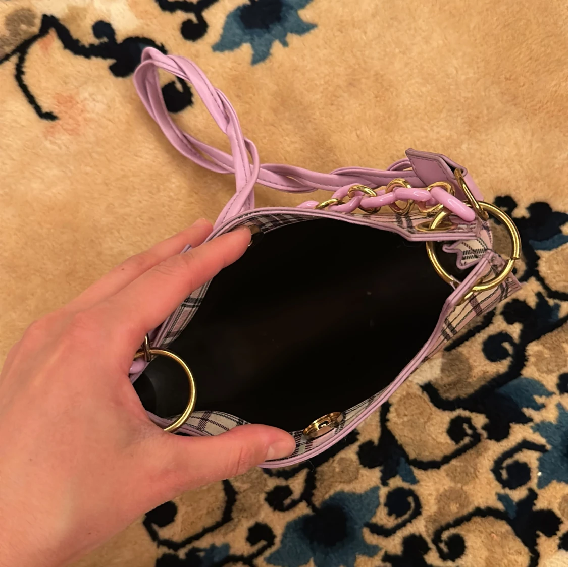 Rutig axelväska med kedjedetalj - 2