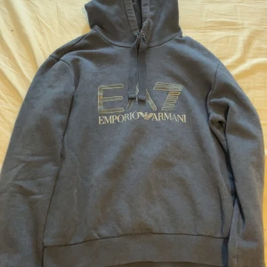 Armani tröja  - Säljer min Armani tröja, skriv vid funderingar 