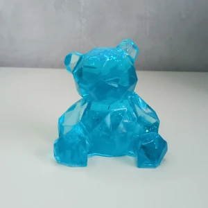Björn tillverkad i resin - Björn skapad i resin/epoxy, inte lika blå I verkligheten. Höjd ca 6.7cm
