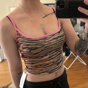 Tiger linne - Säljer detta coola linne. Har fortfarande prislappen kvar