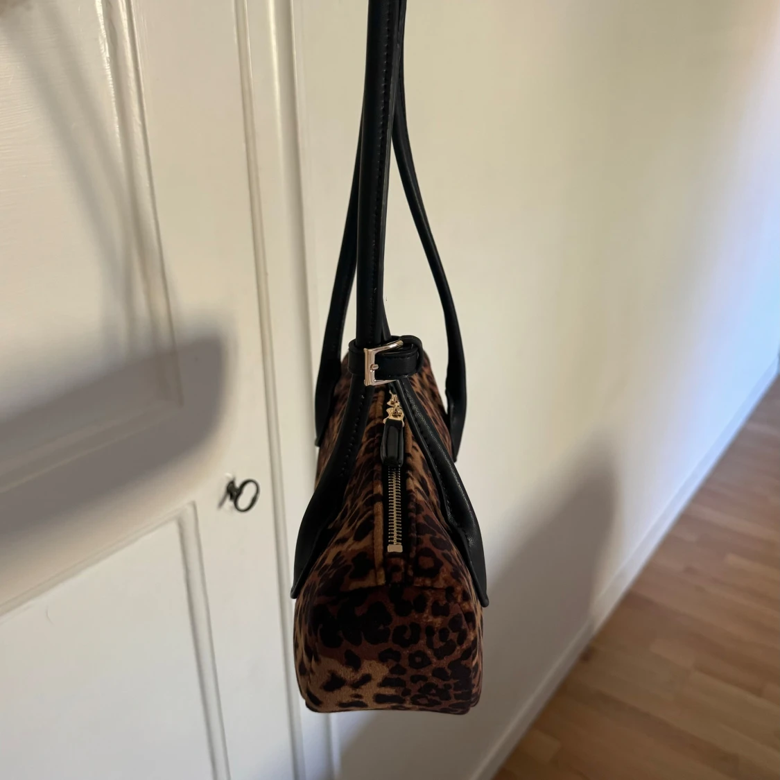 Leopardmönstrad axelväska - 2