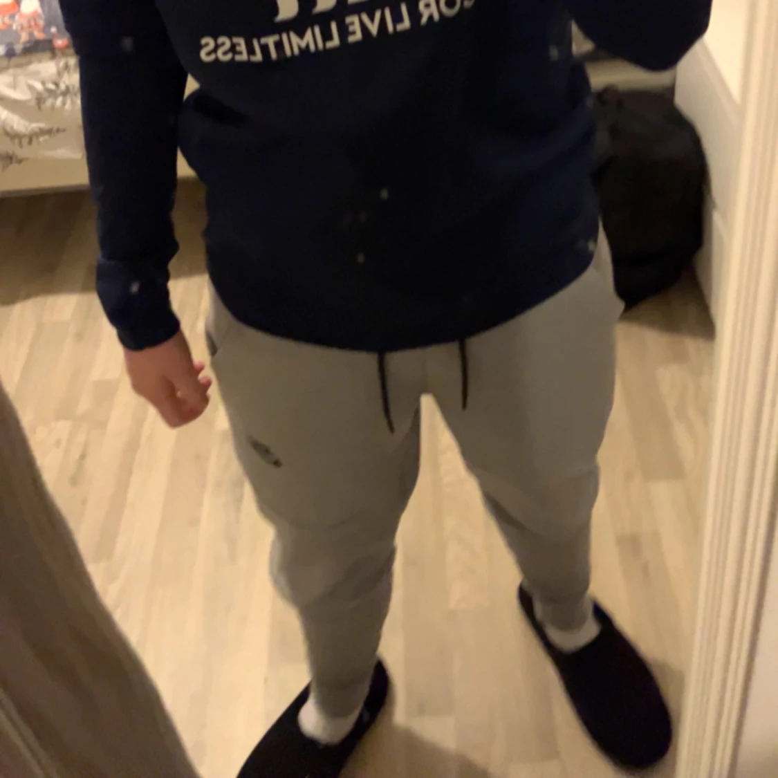 Grå mjukisbyxor från Nike tech fleece  - 1
