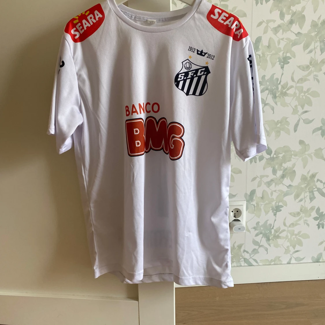 Vit fotbollströja från S.F.C. - 1