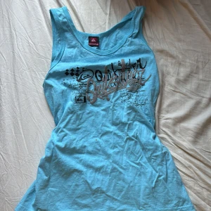 linne/ tank top  - Använd ett fåtal gånger, har en liten fläck på framsidan. 