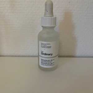 The ordinary niacinamide 10% - Serum från the ordinary med niacinamide 10% och zink 1%💗lite mindre än hälften kvar