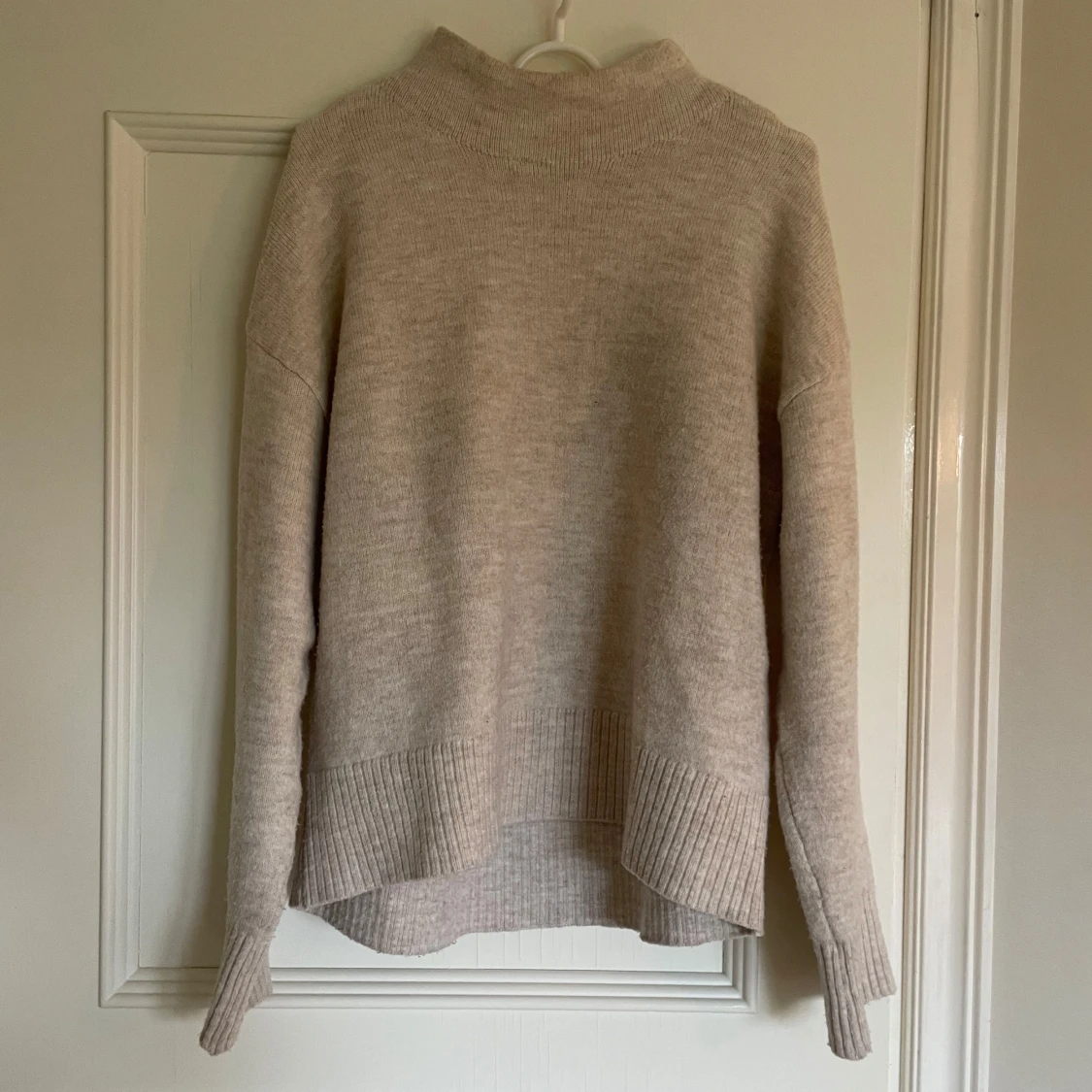 Beige stickad tröja - 1