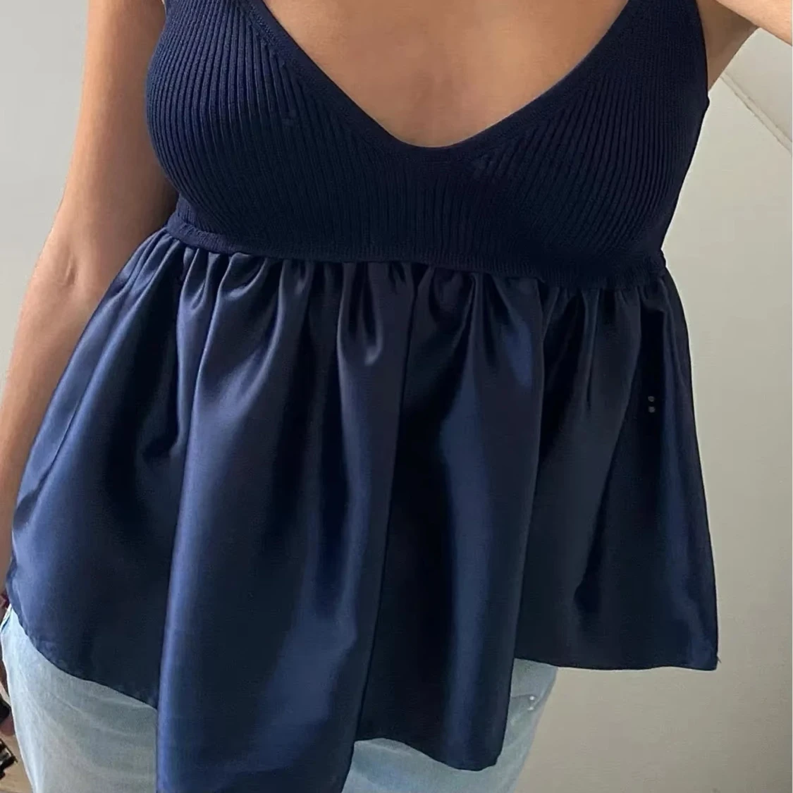 Mörkblå satinlinne med ribbad topp - 2