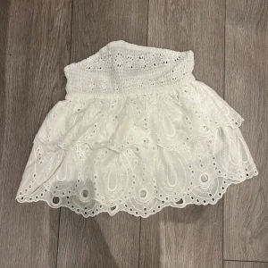 Vit topp - Vit topp som aldrig är använd från SHEIN 