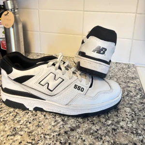  New Balance 550  - New Balance 550 skor, storlek 43. Använda men i mycket bra skick.
