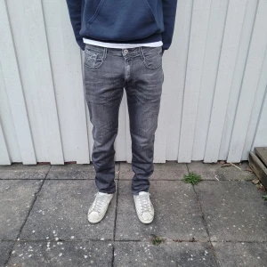 Replay jeans  - Replay jeans - Modell: Joe/Slim - Storlek: W31/L30 - skick: - Nypris runt 2000kr