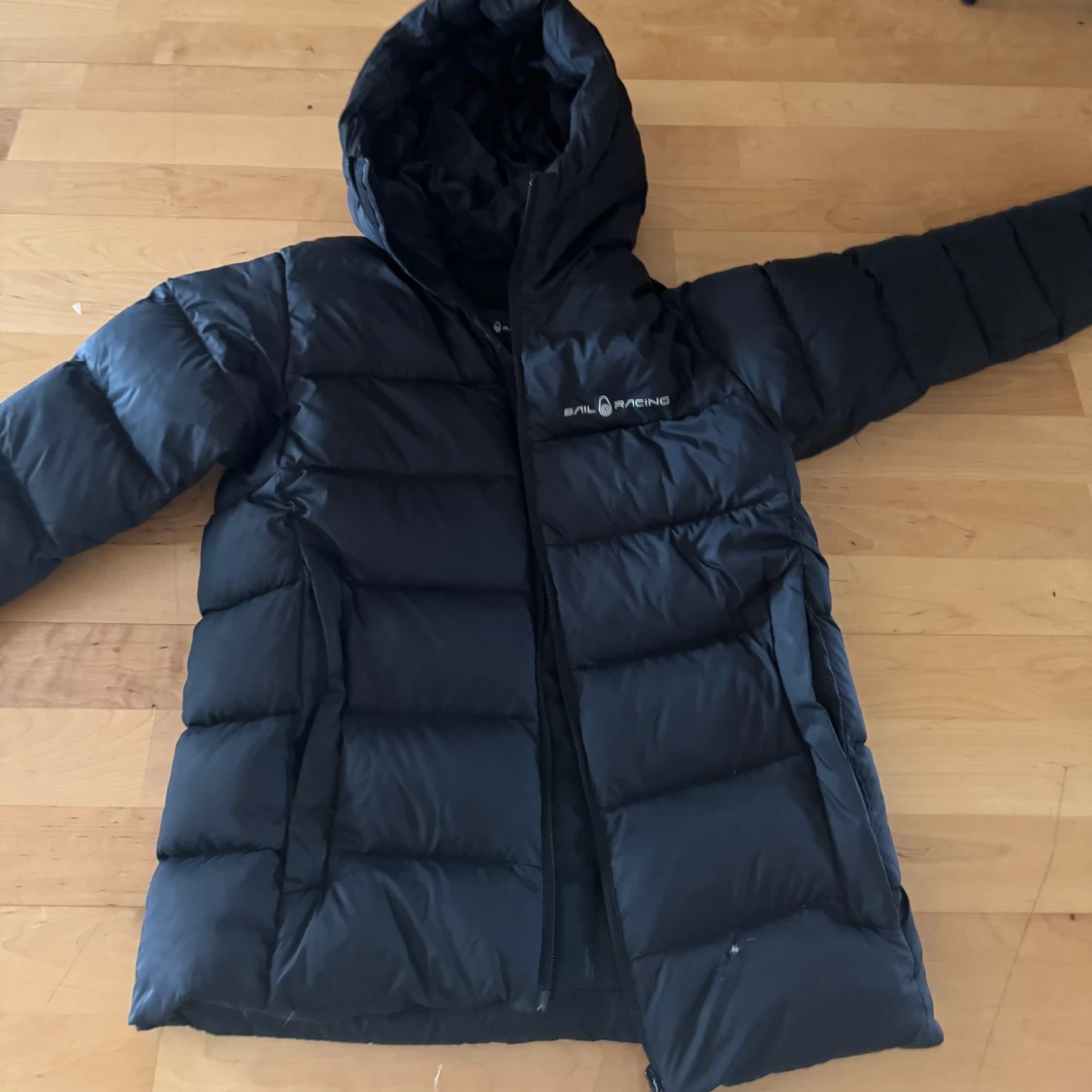 Svart dunjacka från Sail Racing - 1