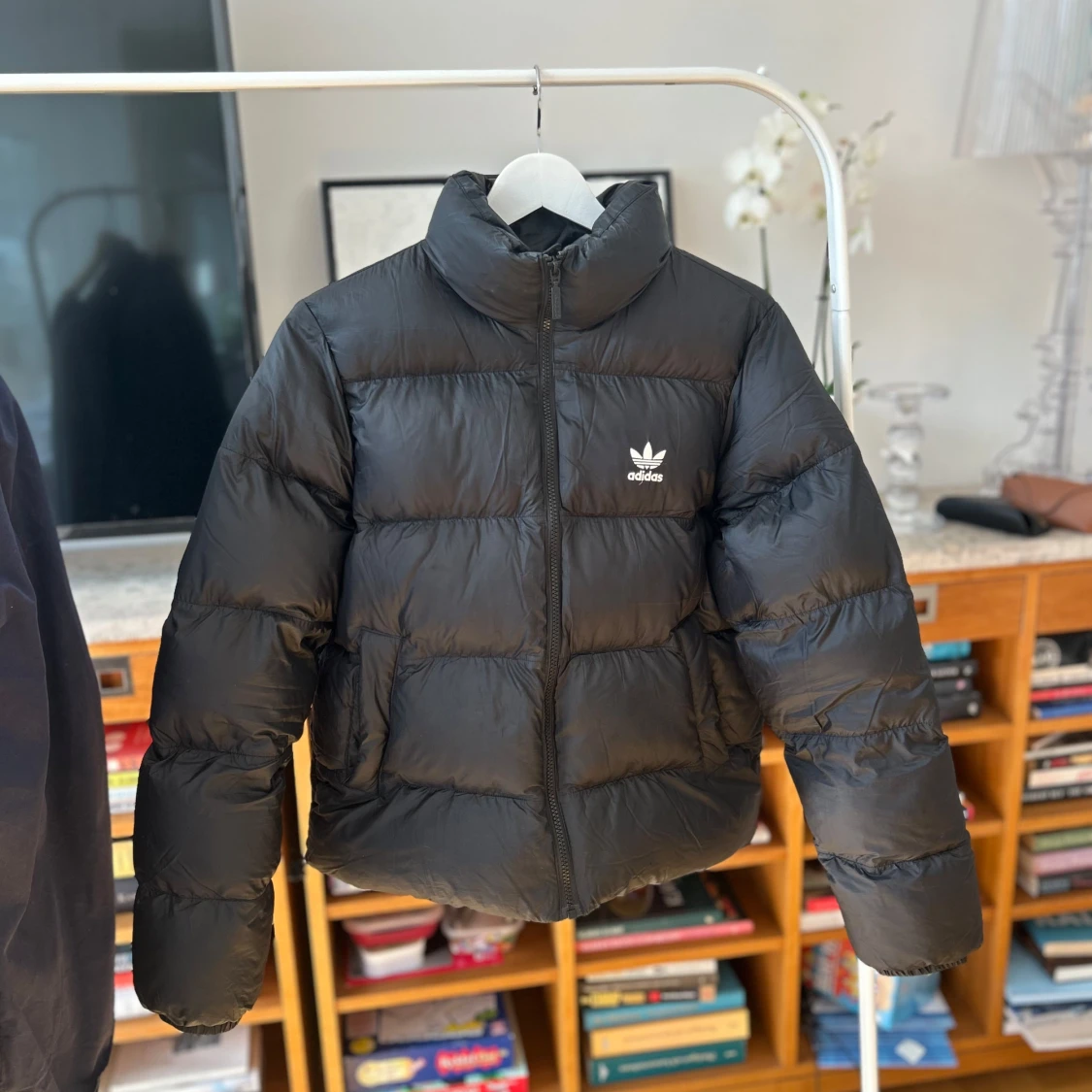 Svart pufferjacka från Adidas