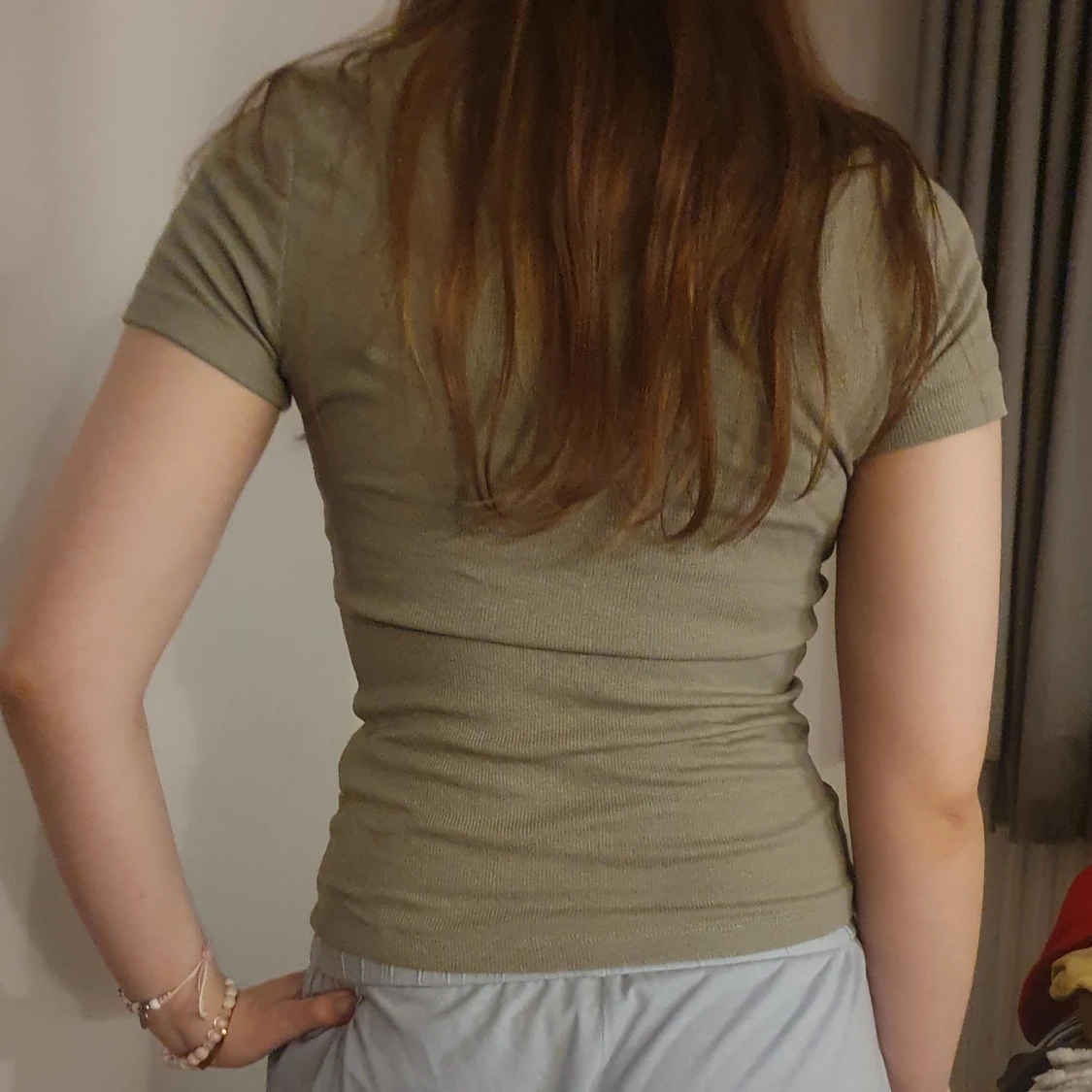 Olivgrön ribbad t-shirt - 2