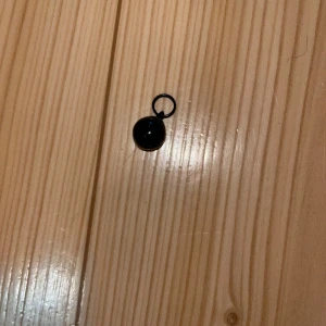 Kissankello - Ihana musta kissan kilikello. Kissatalous MMM, lisätietoja saa kysymällä Katsothan myös muut ilmoitukseni Mikäli hinta ei miellytä tarjoa rohkeasti